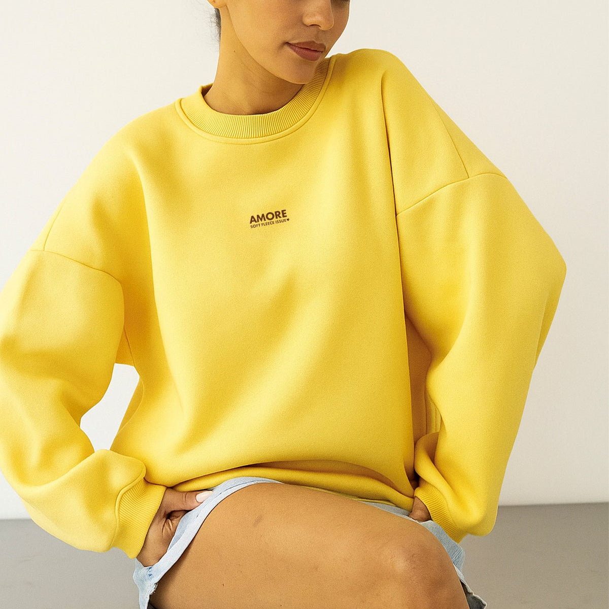 Kadın Oversize Sweatshirt AMOR Sarı – Bisiklet Yaka, 3 İplik Şardounlu Polar