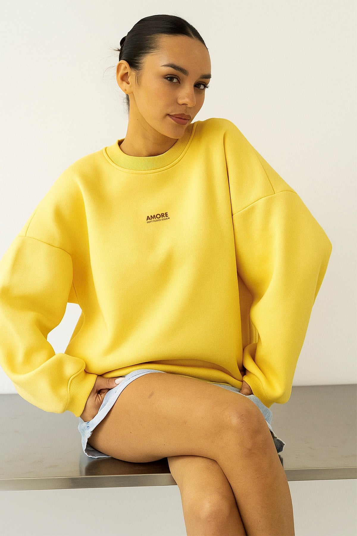 Kadın Oversize Sweatshirt AMOR Sarı – Bisiklet Yaka, 3 İplik Şardounlu Polar