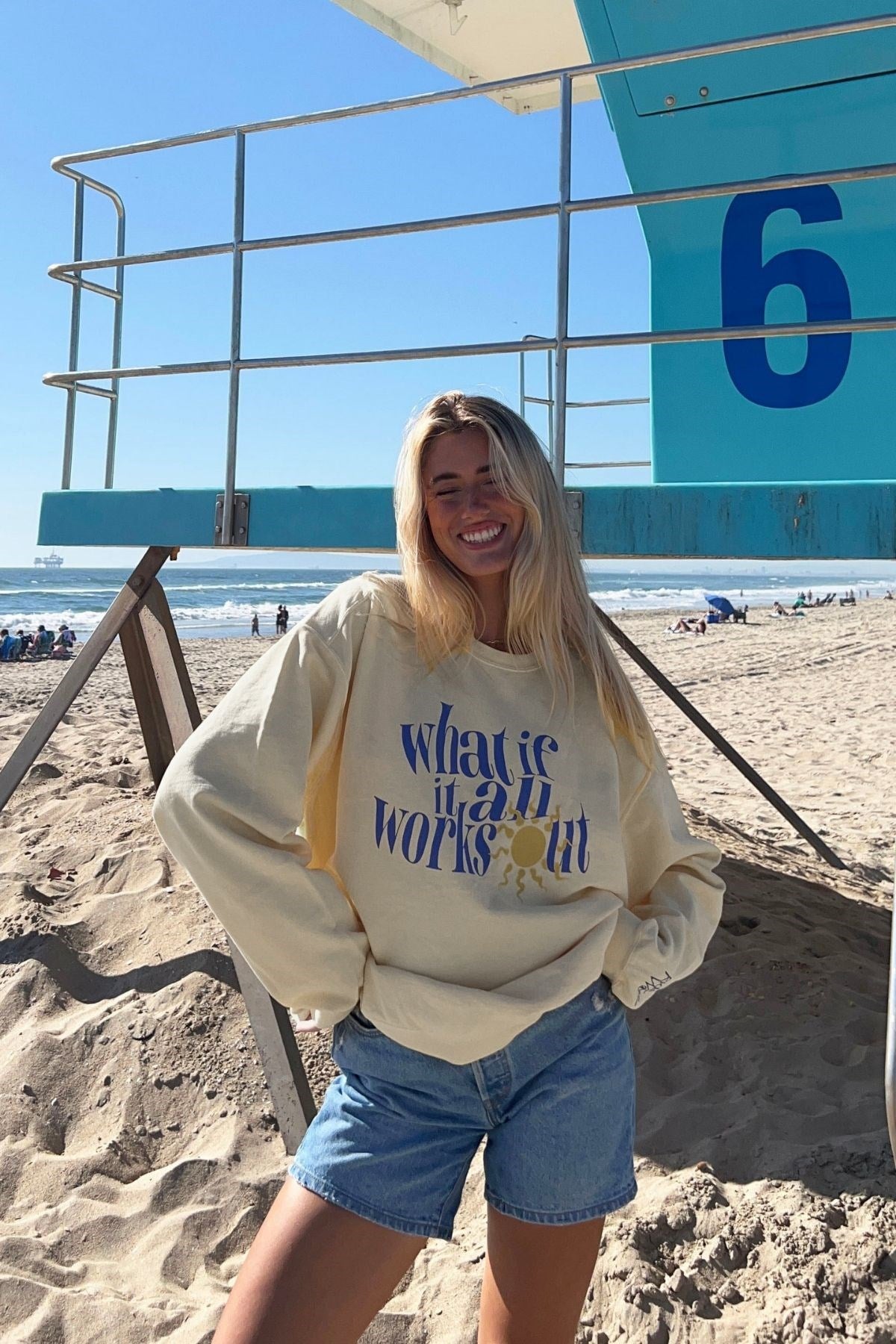 Oversize Unisex Bisiklet Yaka Sweat Kırık Beyaz– 3 İplik Kumaş, Rahat Kalıp, Wildest Dreams Baskılı