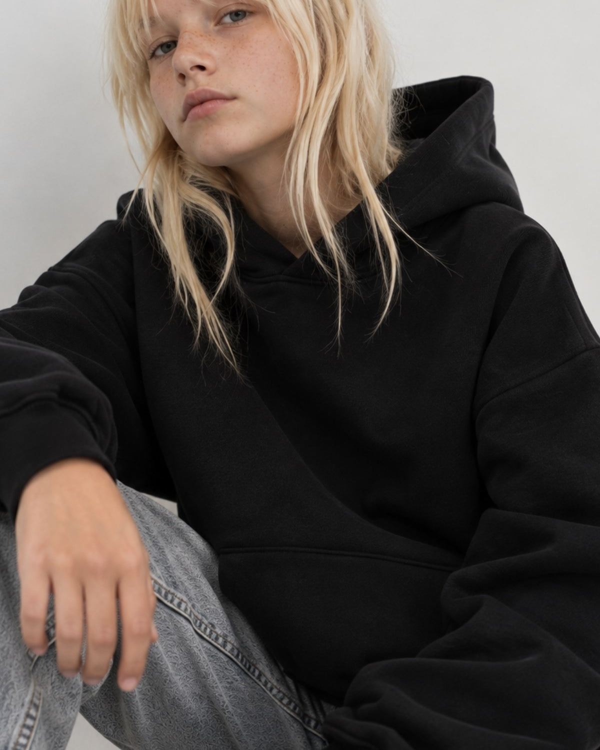 Kız Çocuk Oversize Basic Hoodie Sweatshirt Siyah – Kapüşonlu, Kanguru Cepli, 3 İplik Polar