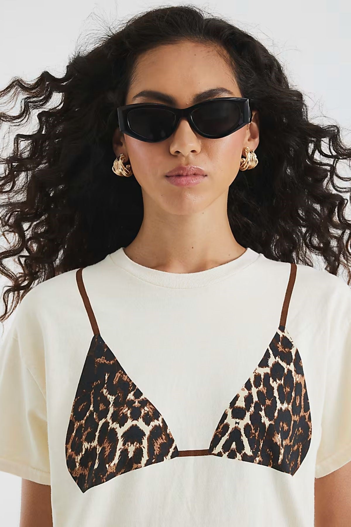 Kırık Beyaz Renk Leopar Bikini Desenli %100 Pamuk Kadın Oversize Tişört