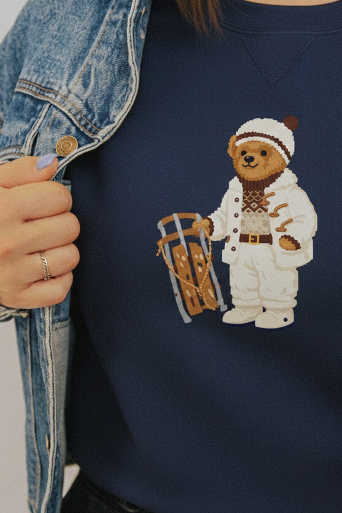 Kadın Oversize Sweatshirt Quiet Club 3D Baskılı Lacivert – Bisiklet Yaka, 3 İplik Şardonlu Polar
