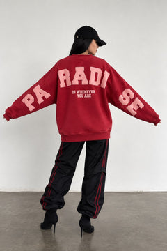Kadın Oversize Sweatshirt Paradise Varsity Kabartma Baskılı Kırmızı – Bisiklet Yaka, 3 İplik Şardonlu Polar