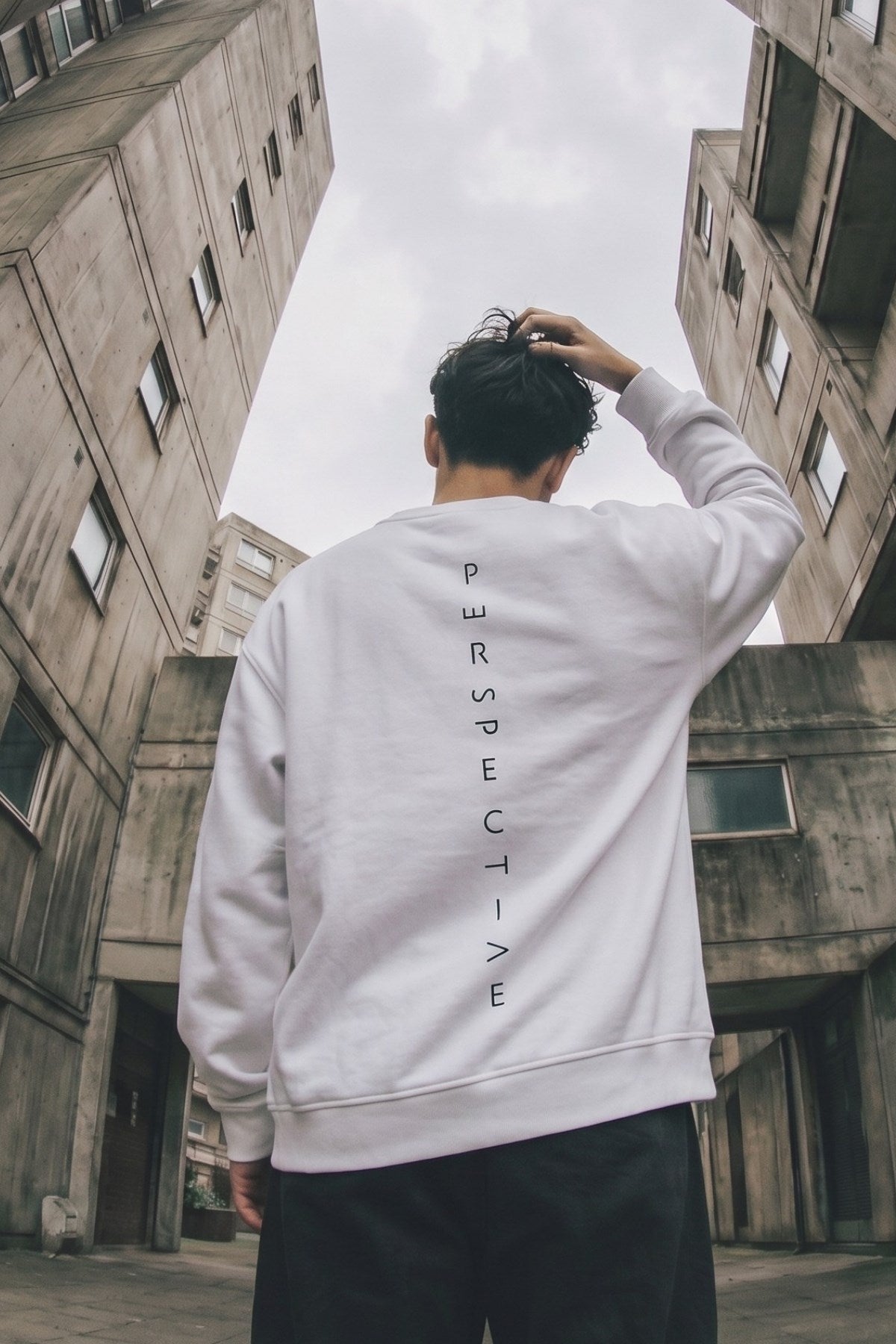 Erkek Oversize Sweatshirt Perspectiv Baskılı Beyaz – Bisiklet Yaka, 3 İplik Şardonlu Polar