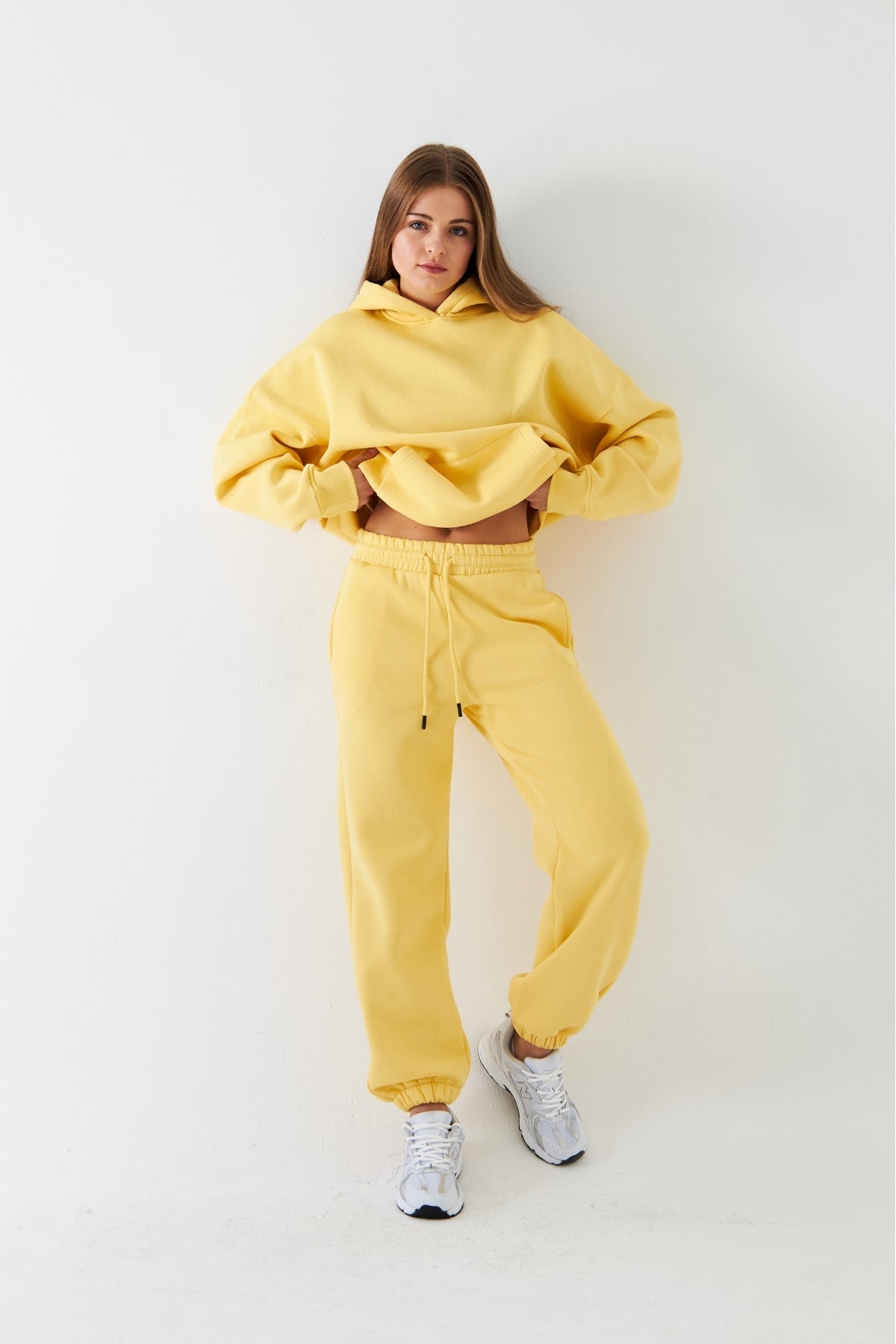 Oversize Unisex Eşofman Takımı Sarı – Basic, 3 İplik Şardonlu Polar; Kapüşonlu Üst, Lastikli Alt