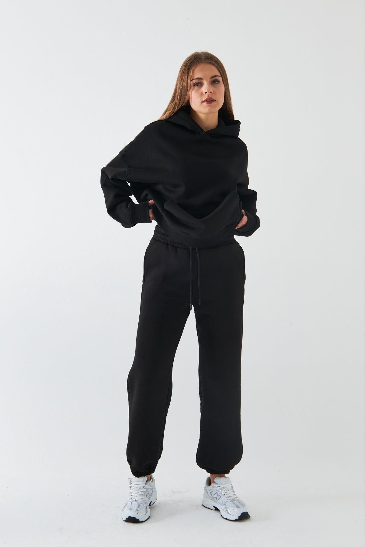 Oversize Unisex Eşofman Takımı Siyah – Basic, 3 İplik Şardonlu Polar; Kapüşonlu Üst, Lastikli Alt
