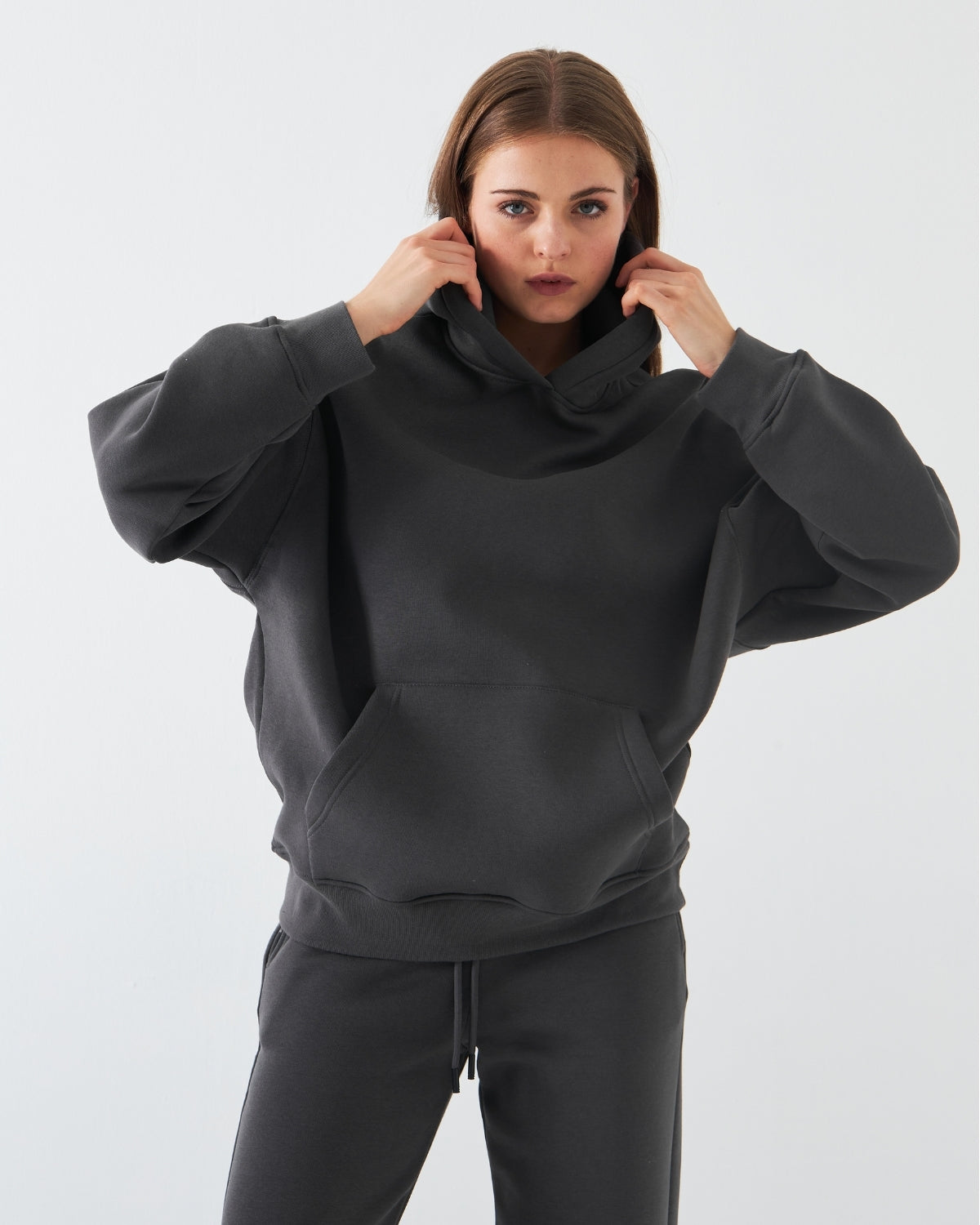 Oversize Unisex Eşofman Takımı Füme – Basic, 3 İplik Şardonlu Polar; Kapüşonlu Üst, Lastikli Alt