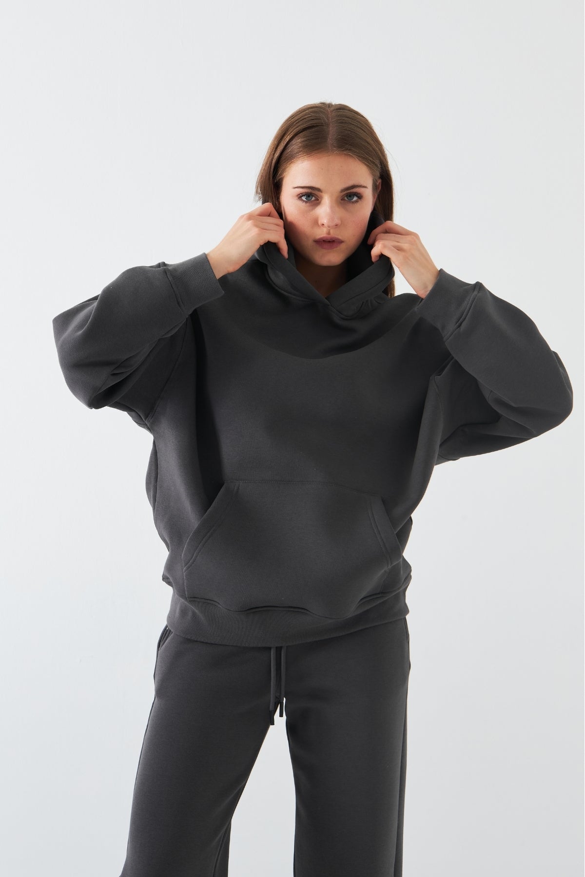 Oversize Unisex Eşofman Takımı Füme – Basic, 3 İplik Şardonlu Polar; Kapüşonlu Üst, Lastikli Alt