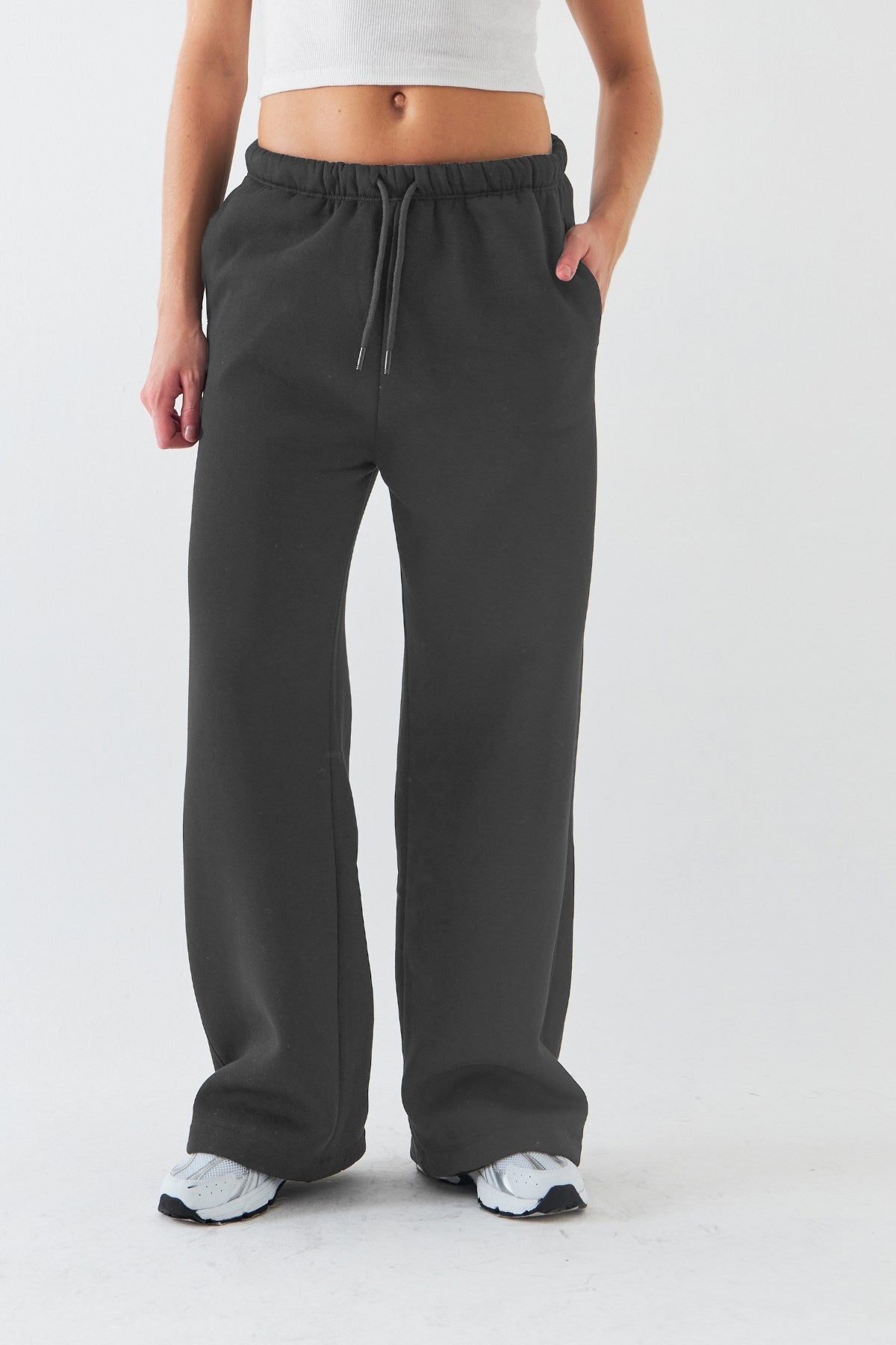Oversize Unisex Eşofman Altı Füme – 3 İplik Şardonlu Polar, Bol Paça, Cepli, Modern Rahat Kesim