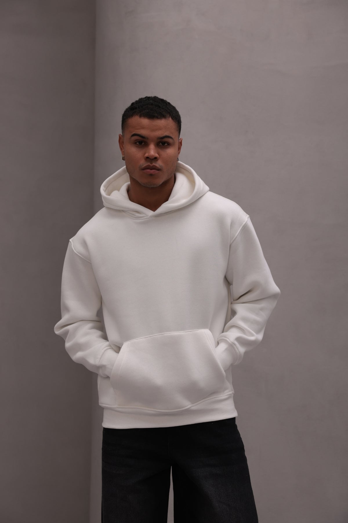 Erkek Oversize Sweatshirt Hoodie Basic Beyaz – Kapüşonlu, 3 İplik Polar, Kanguru Cepli