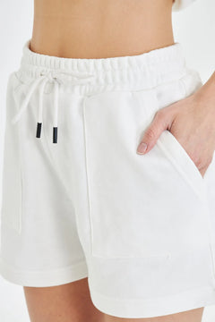 Esnek ve Rahat Kesim Çift Cepli Diz Üstü Kadın Şort