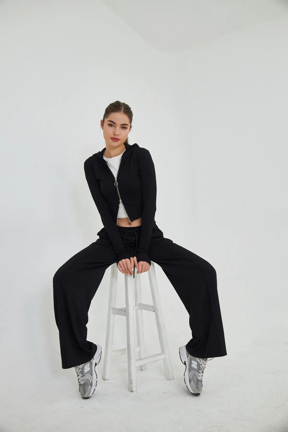 Fermuarlı Kapüşonlu Sweatshirt ve Geniş Paça Özel Dikim Pantolon Modal Kumaş Eşofman Takımı