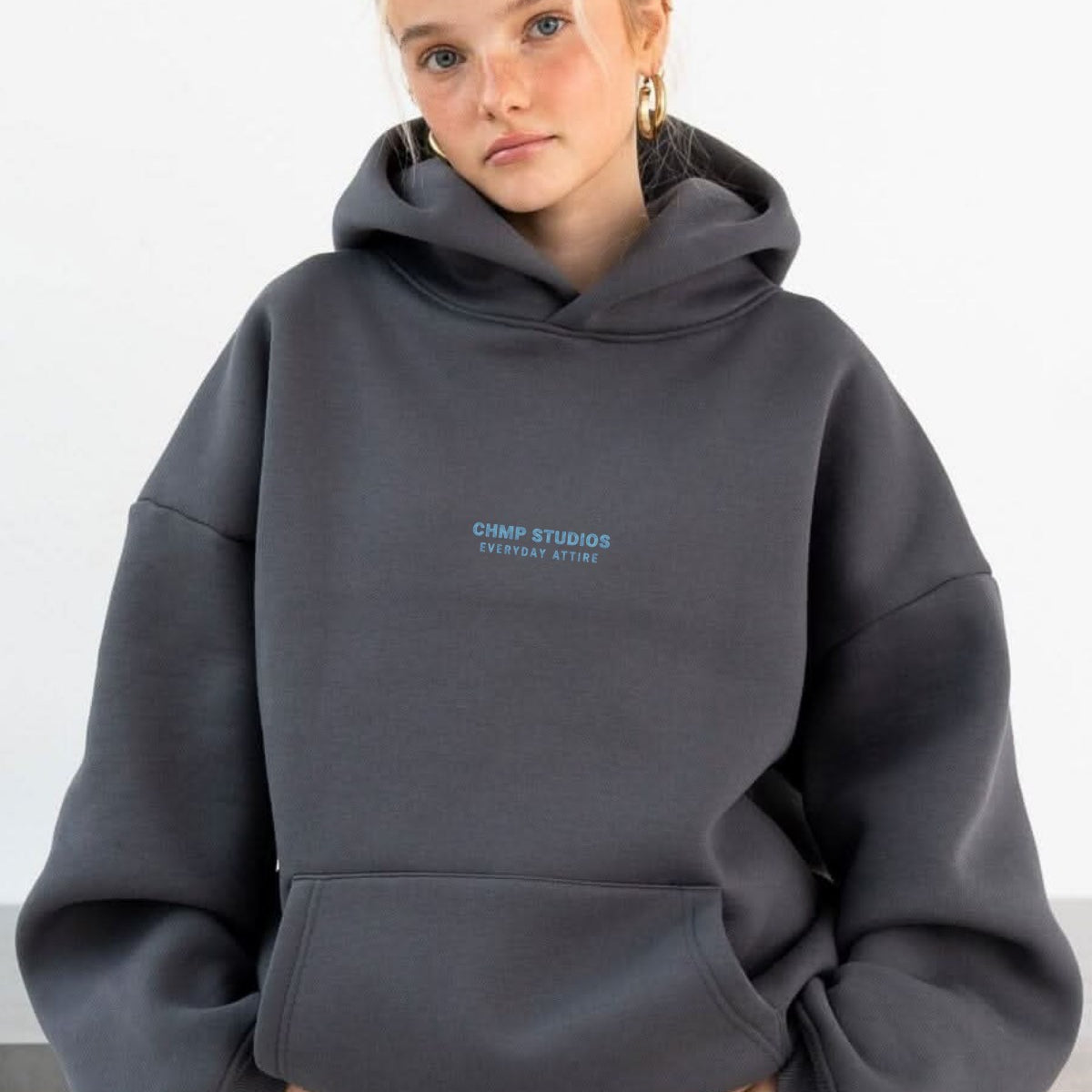 Kadın Oversize Sweatshirt Hoodie CHMP STUDIOS Füme – Kapüşonlu, 3 İplik Polar, Kanguru Cepli