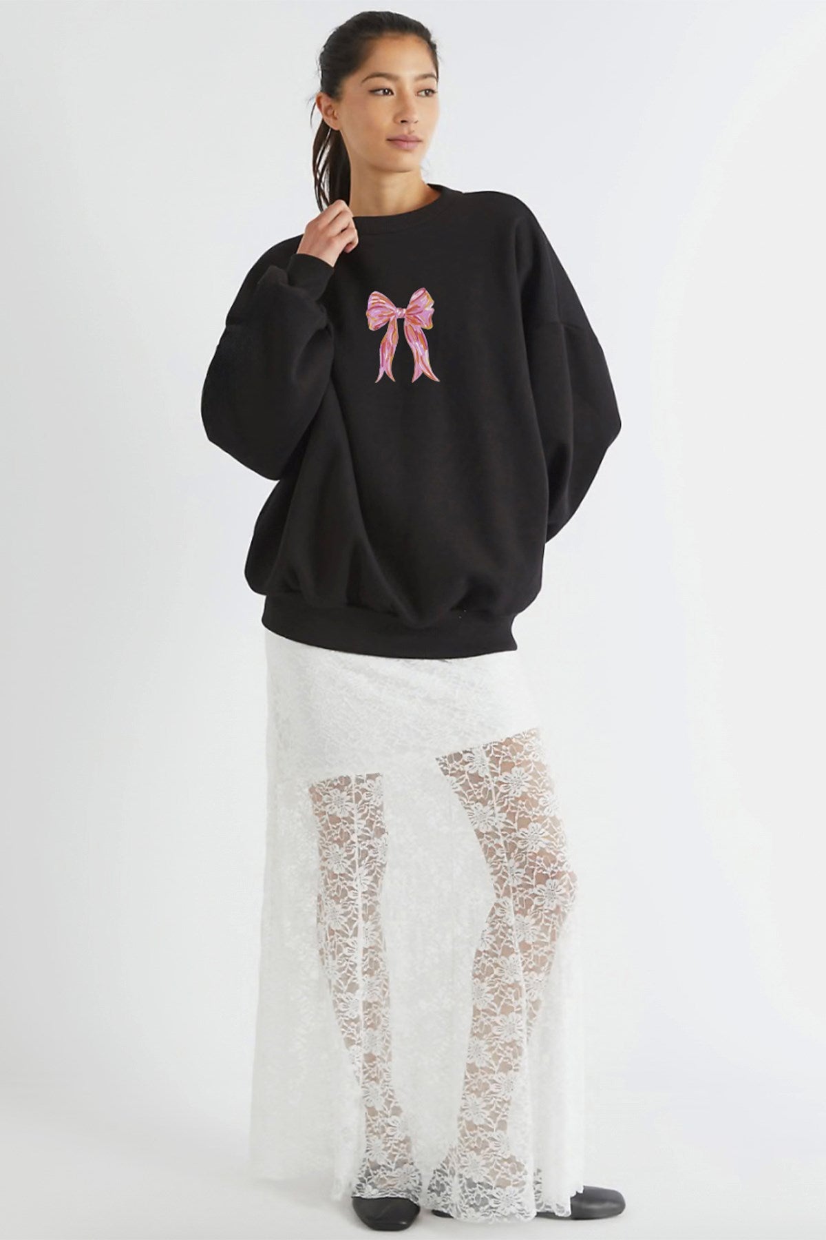 Kadın Oversize Sweatshirt Pembe Kurdele Baskılı Siyah – Bisiklet Yaka, 3 İplik Şardonlu Polar