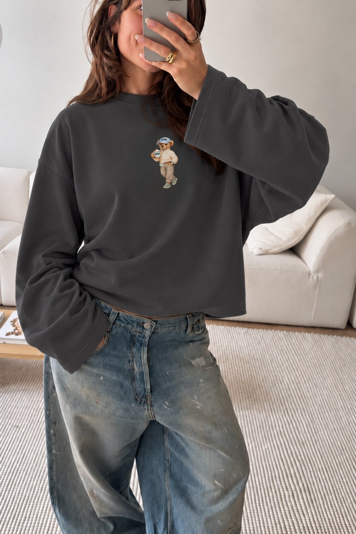 Kadın Relaxed Fit Sweatshirt Coffee Bear Baskılı Füme – Bisiklet Yaka, 3 İplik Şardonsuz, Düşük Omuz