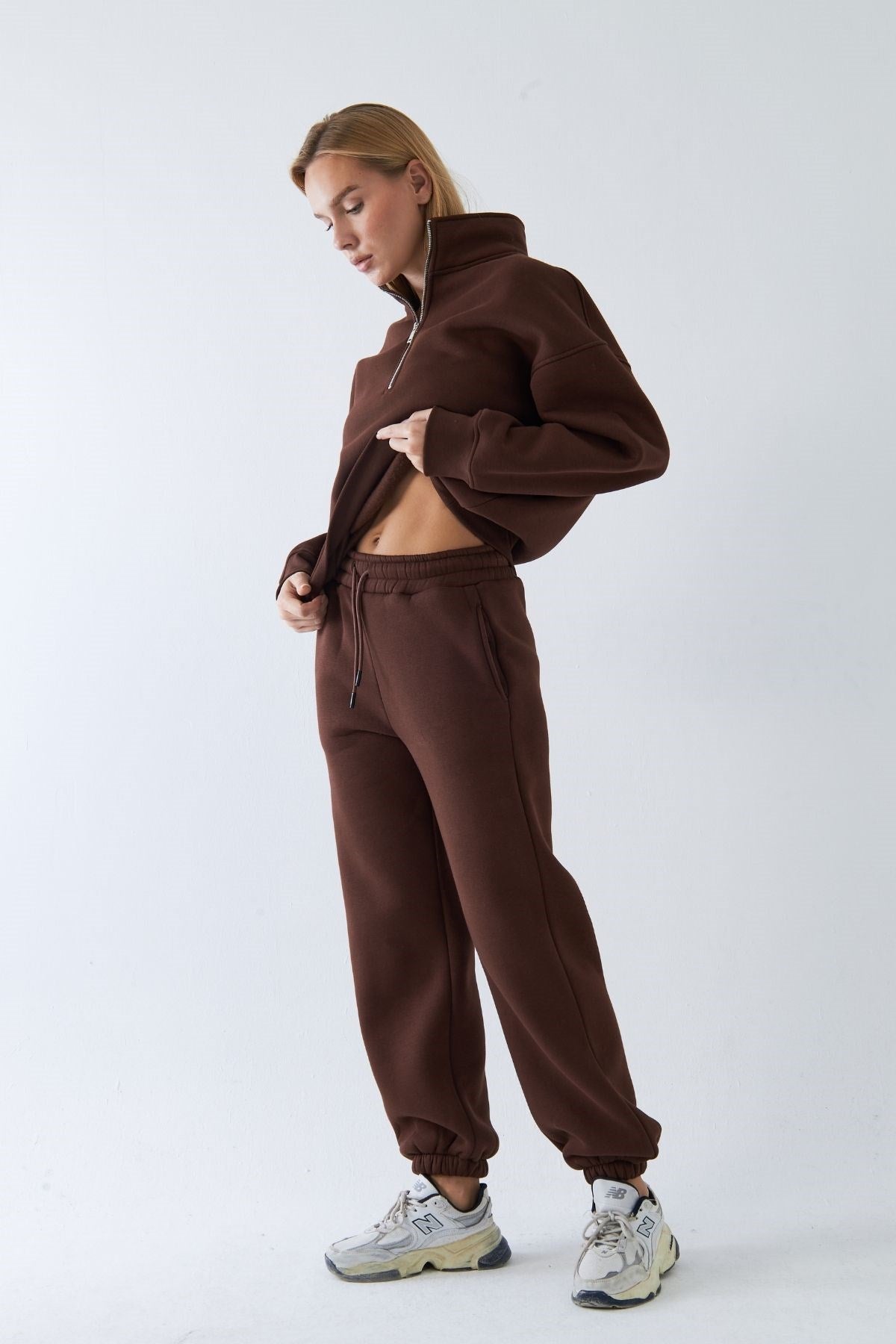 Unisex Oversize Eşofman Takımı Basic Kahverengi – Fermuarlı Dik Yaka, Lastikli Paça, 3 İplik Polar