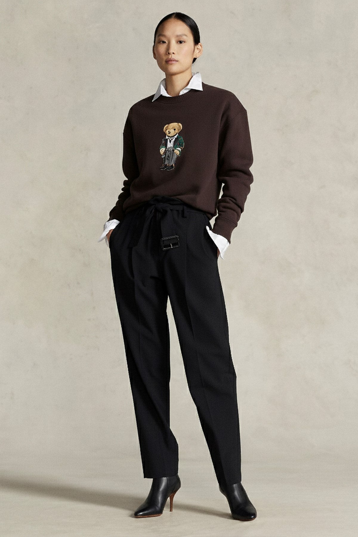 Kadın Oversize Sweatshirt Parisian Bear Baskılı Kahverengi – Bisiklet Yaka, 3 İplik Şardonlu 