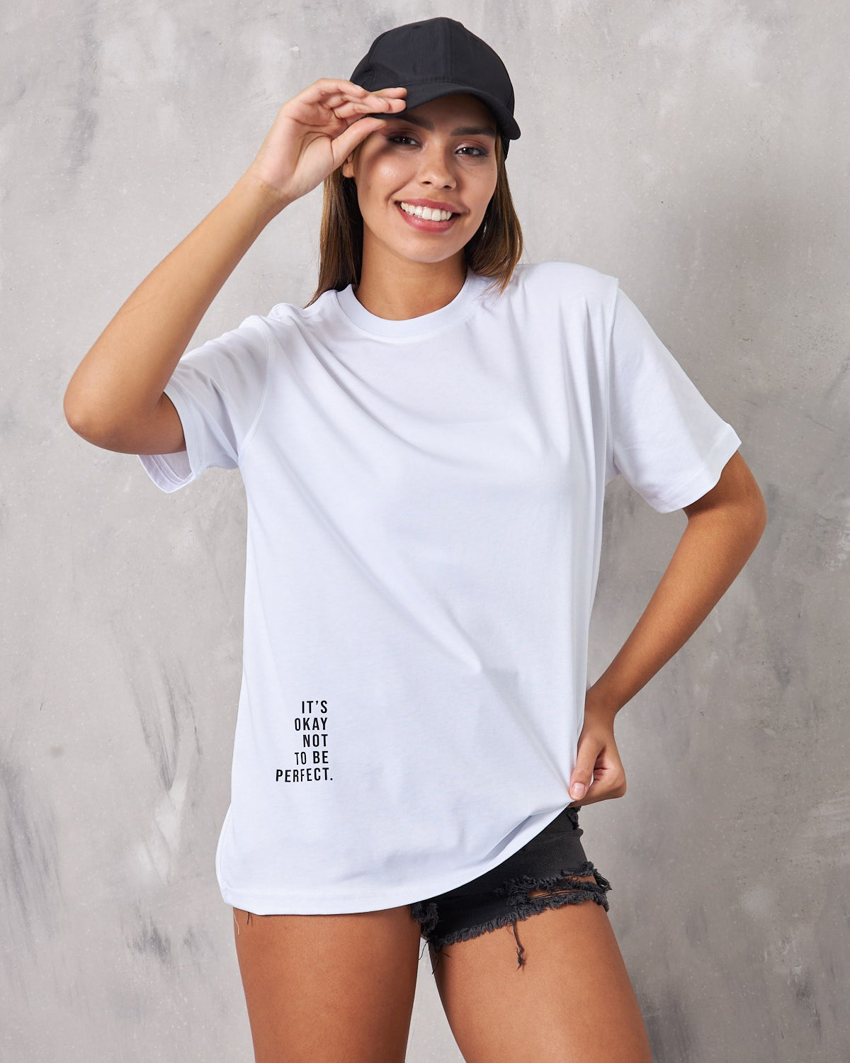 It's Okay Not To Be Perfect Yazılı Beyaz Kadın T-Shirt 
