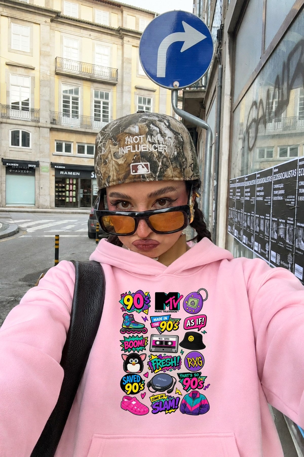 Kadın Oversize Hoodie Sweatshirt 90s Pop Patch Baskılı Pembe – Kapüşonlu, Kanguru Cepli, 3 İplik 