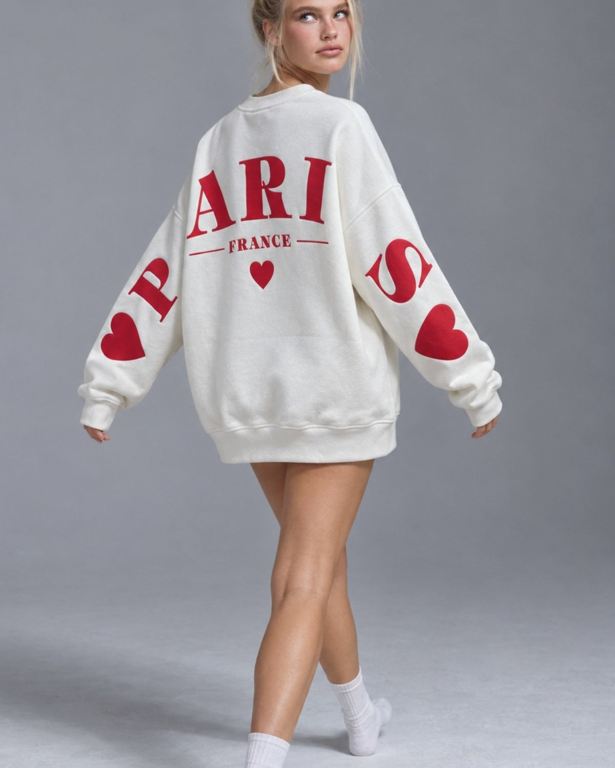 Kadın Oversize Sweatshirt Paris 3D Baskılı Beyaz – Bisiklet Yaka, Kol ve Sırt Baskılı, 3 İplik