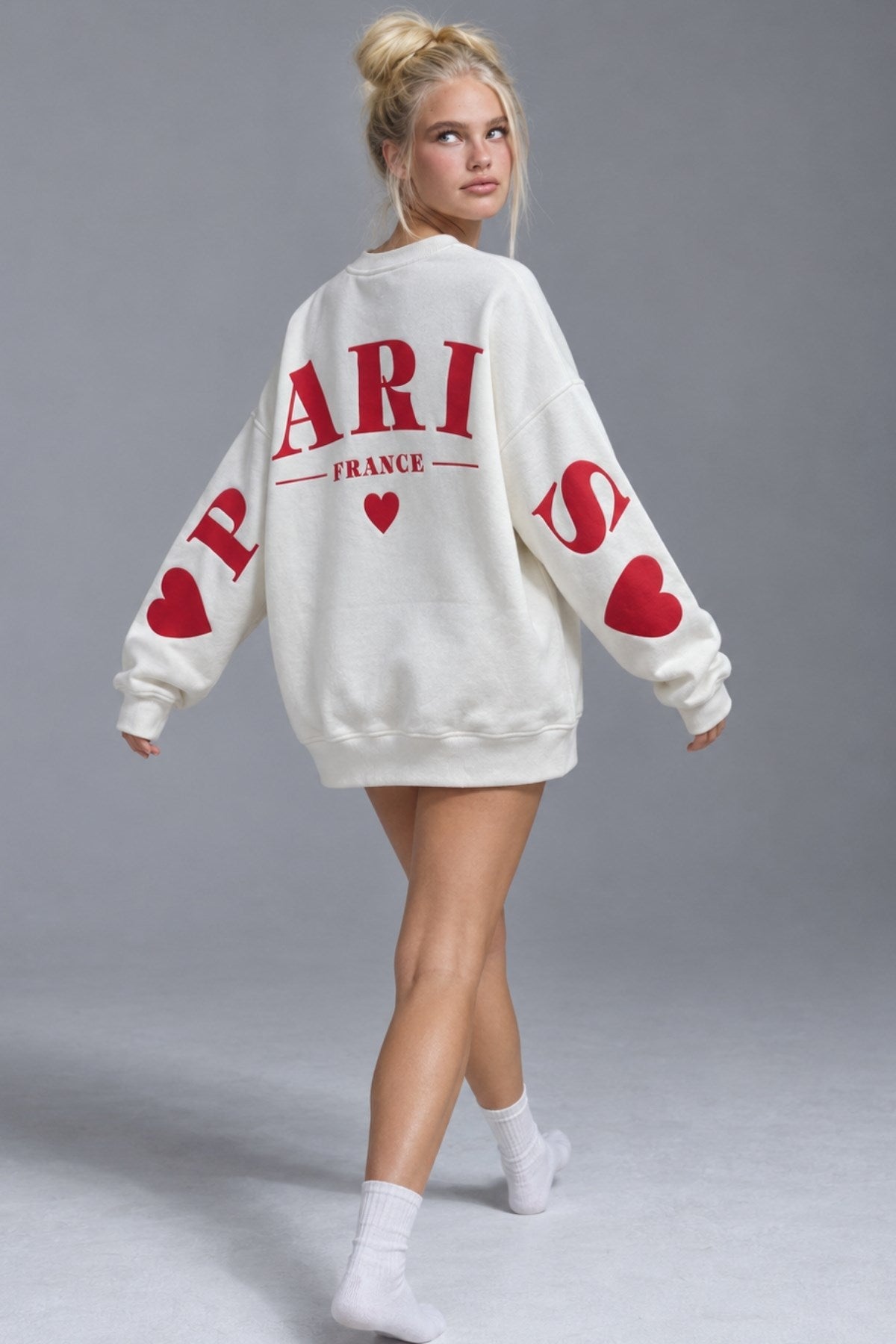 Kadın Oversize Sweatshirt Paris 3D Baskılı Beyaz – Bisiklet Yaka, Kol ve Sırt Baskılı, 3 İplik