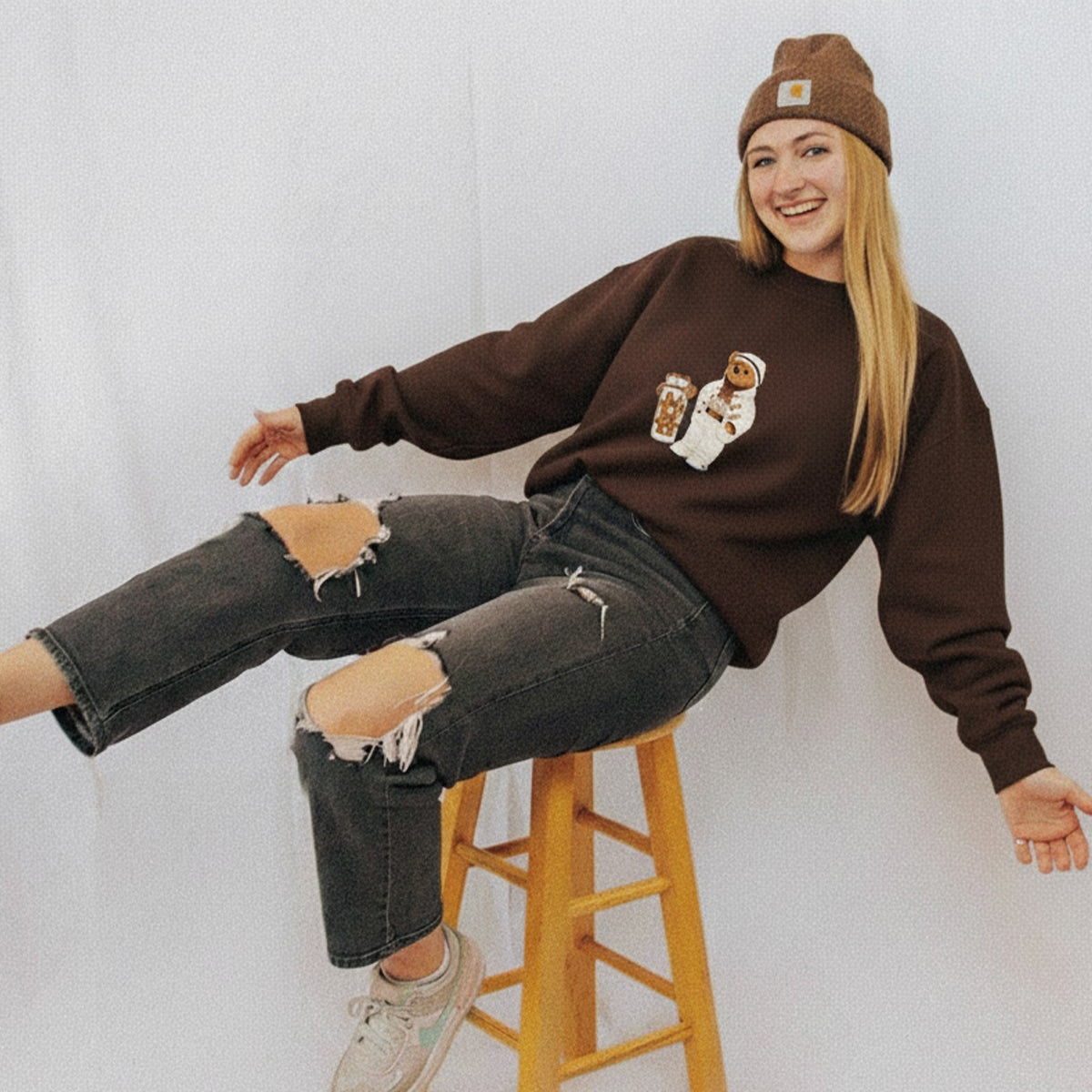Kadın Oversize Sweatshirt Quiet Club 3D Baskılı Kahverengi – Bisiklet Yaka, 3 İplik Şardonlu Polar