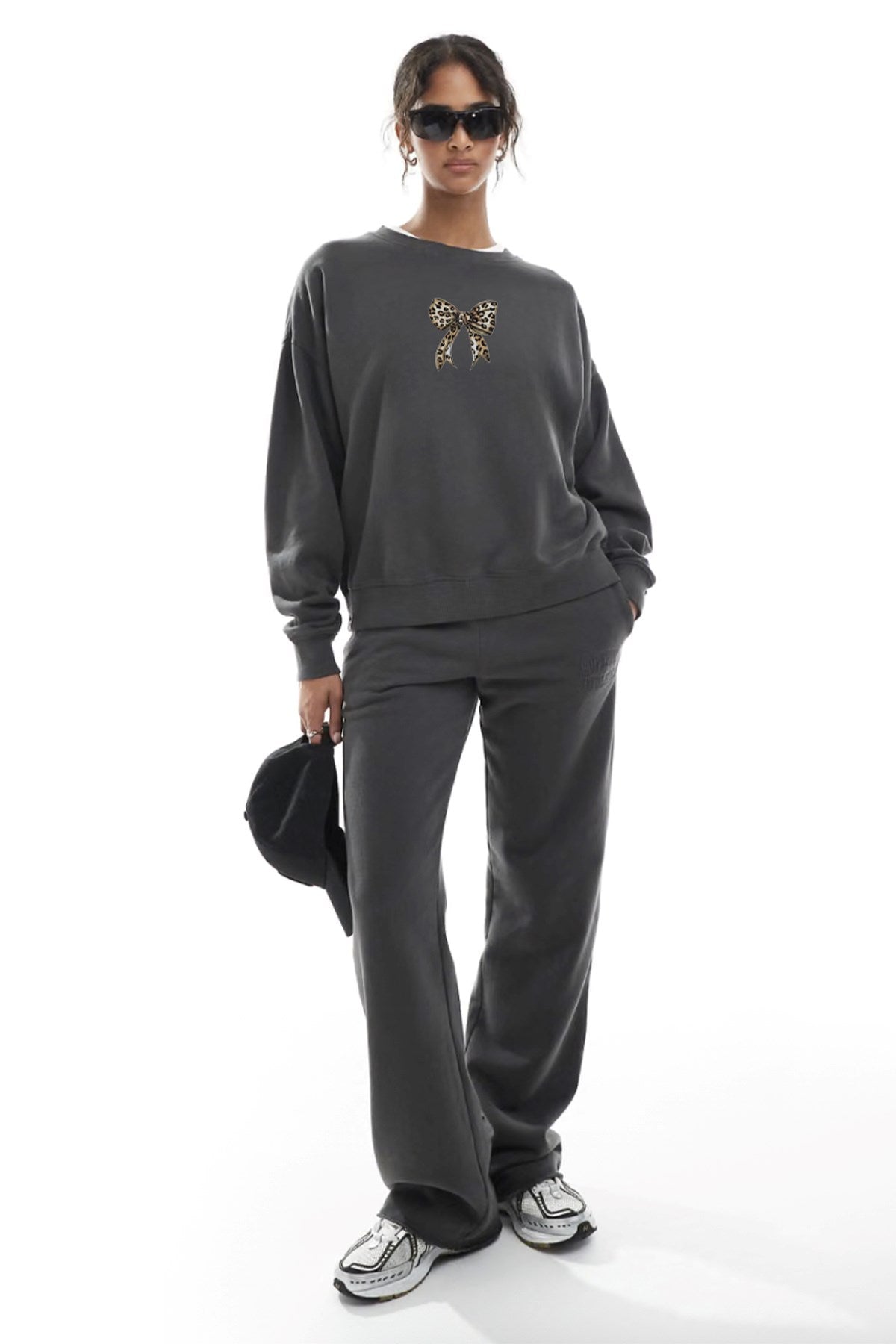 Kadın Oversize Sweatshirt Leo Kurdele Baskılı Füme – Bisiklet Yaka, 3 İplik Şardonlu Polar