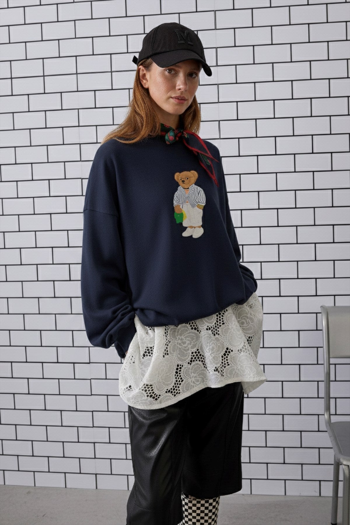 Kadın Oversize Sweatshirt City Club Bear Baskılı Lacivert – Bisiklet Yaka, 3 İplik Şardonlu Polar