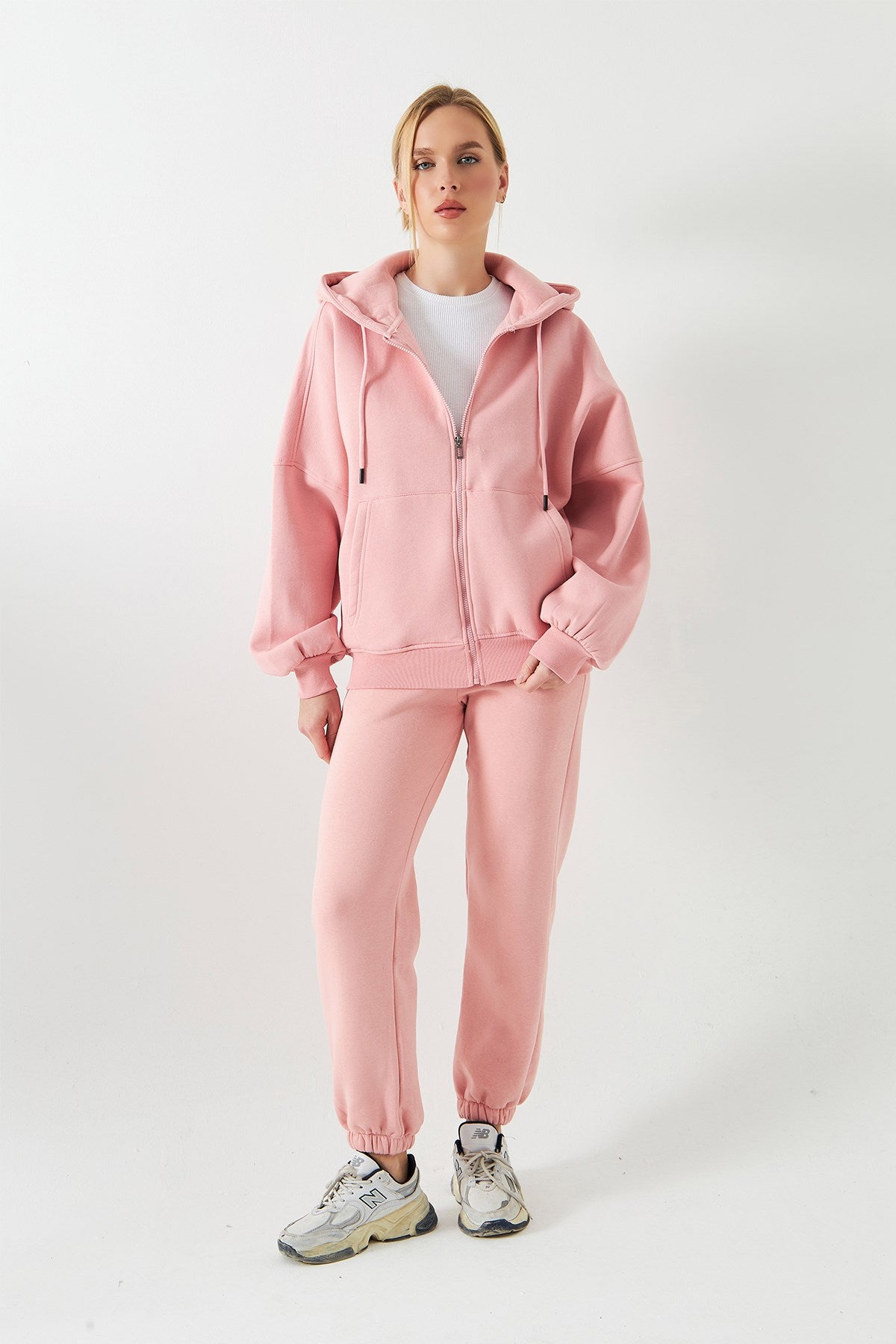 Kadın Oversize Eşofman Takımı Kordonlu Pembe – Fermuarlı, Kapüşonlu, Lastikli Paça, 3 İplik Polar