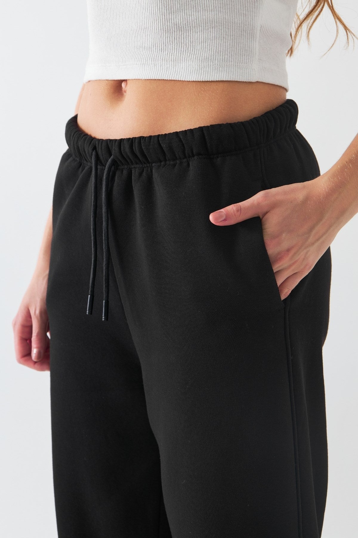 Oversize Unisex Eşofman Altı Siyah – 3 İplik Şardonlu, Bol Paça, Cepli, Modern Rahat Kesim