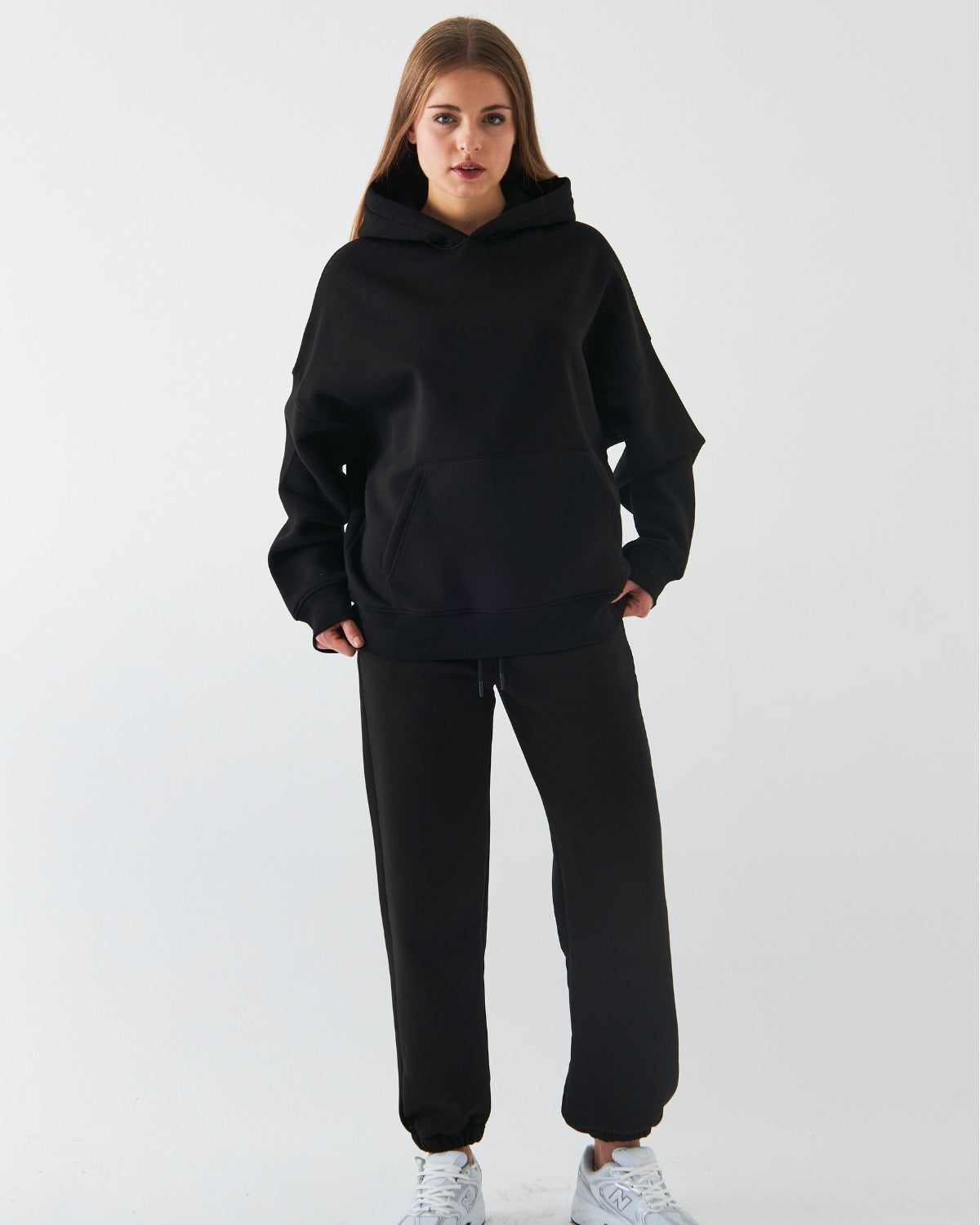 Oversize Unisex Eşofman Takımı Siyah – Basic, 3 İplik Şardonlu Polar; Kapüşonlu Üst, Lastikli Alt