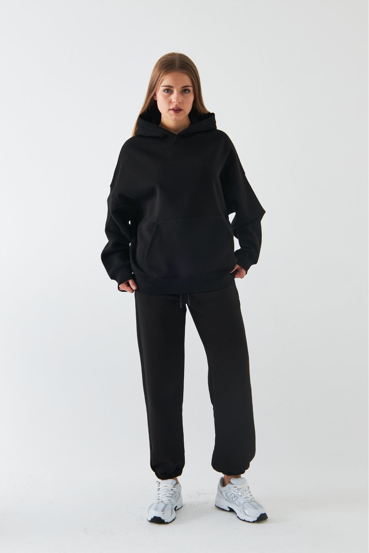 Oversize Unisex Eşofman Takımı Siyah – Basic, 3 İplik Şardonlu Polar; Kapüşonlu Üst, Lastikli Alt