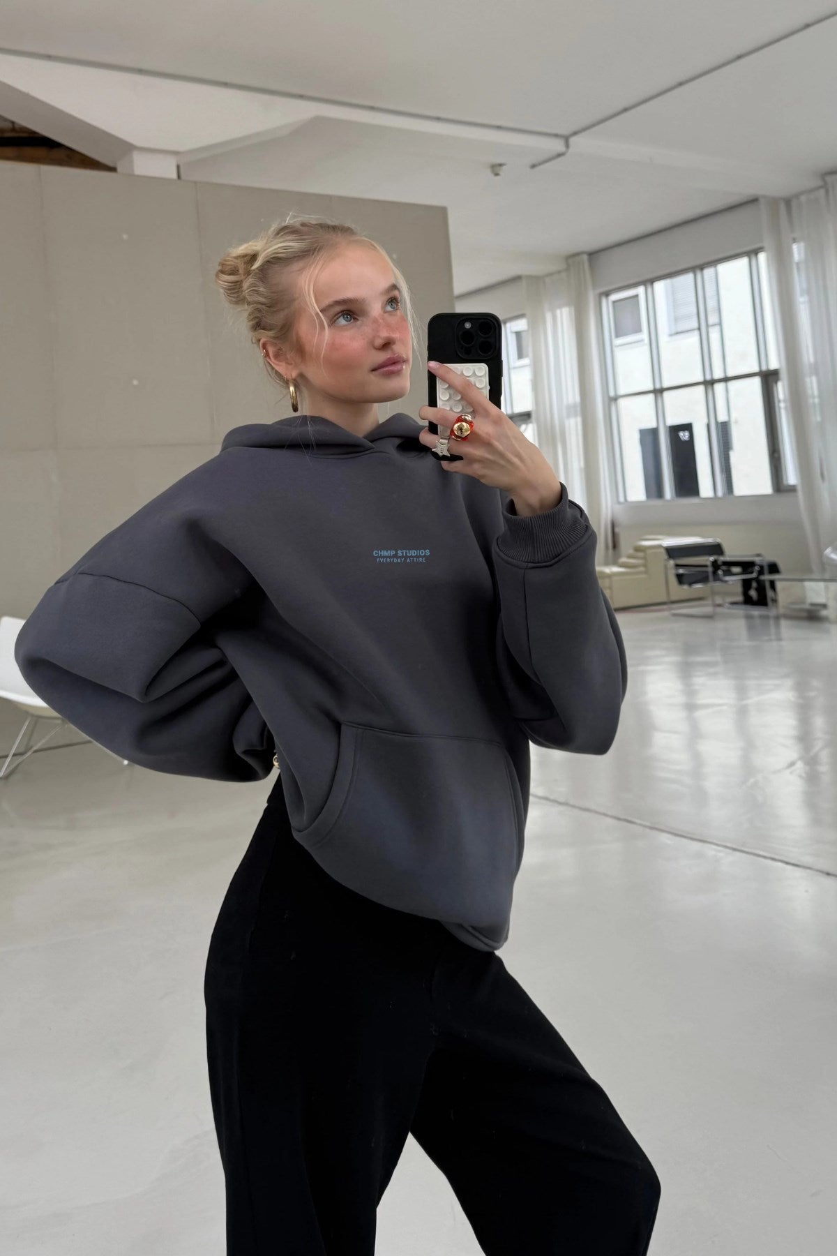 Kadın Oversize Sweatshirt Hoodie CHMP STUDIOS Füme – Kapüşonlu, 3 İplik Polar, Kanguru Cepli