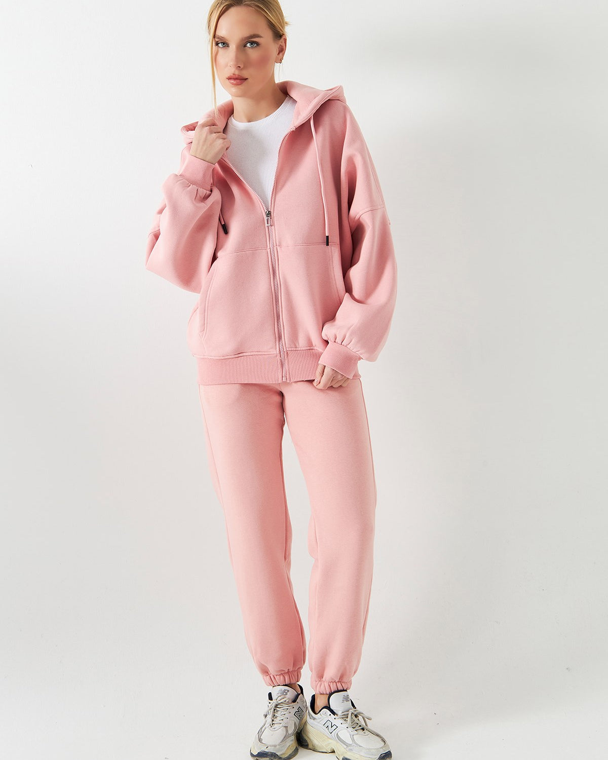 Kadın Oversize Eşofman Takımı Kordonlu Pembe – Fermuarlı, Kapüşonlu, Lastikli Paça, 3 İplik Polar