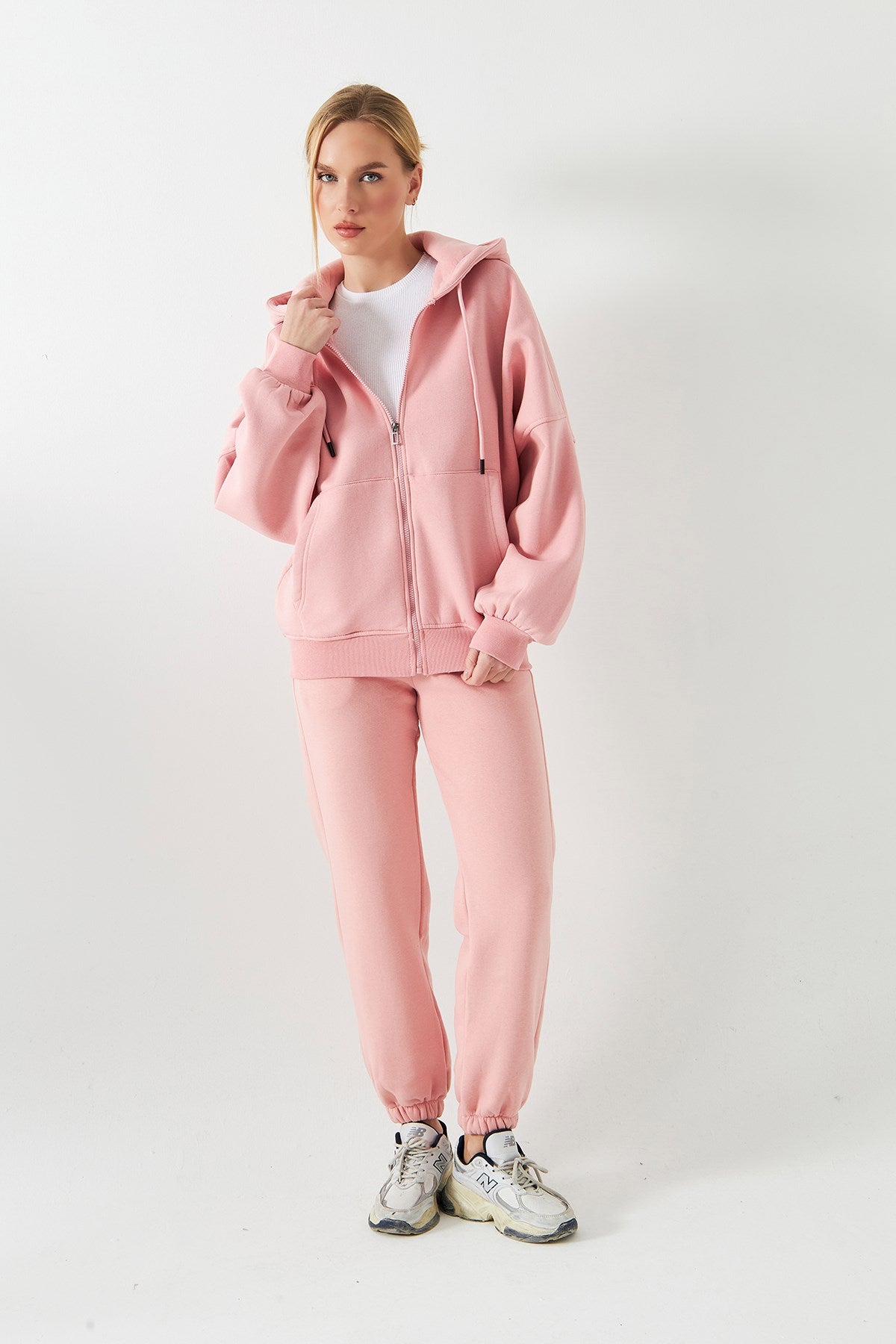 Kadın Oversize Eşofman Takımı Kordonlu Pembe – Fermuarlı, Kapüşonlu, Lastikli Paça, 3 İplik Polar