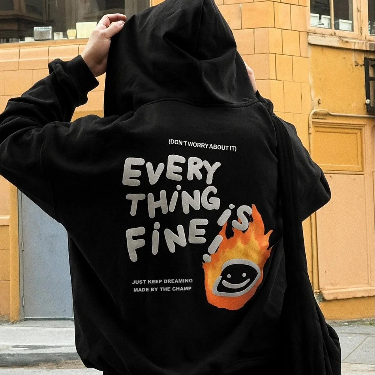  Every Thing Is Fine Baskılı Unisex Siyah Kapüşonlu Sweatshirt – 3 İplik Şardonlu Kumaş