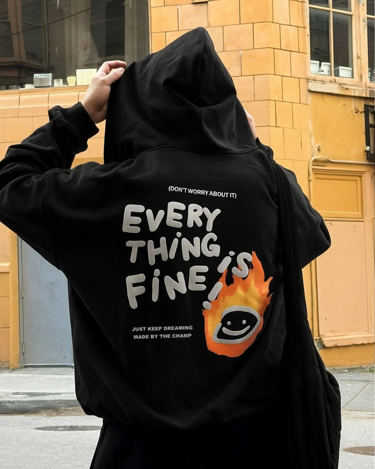  Every Thing Is Fine Baskılı Unisex Siyah Kapüşonlu Sweatshirt – 3 İplik Şardonlu Kumaş