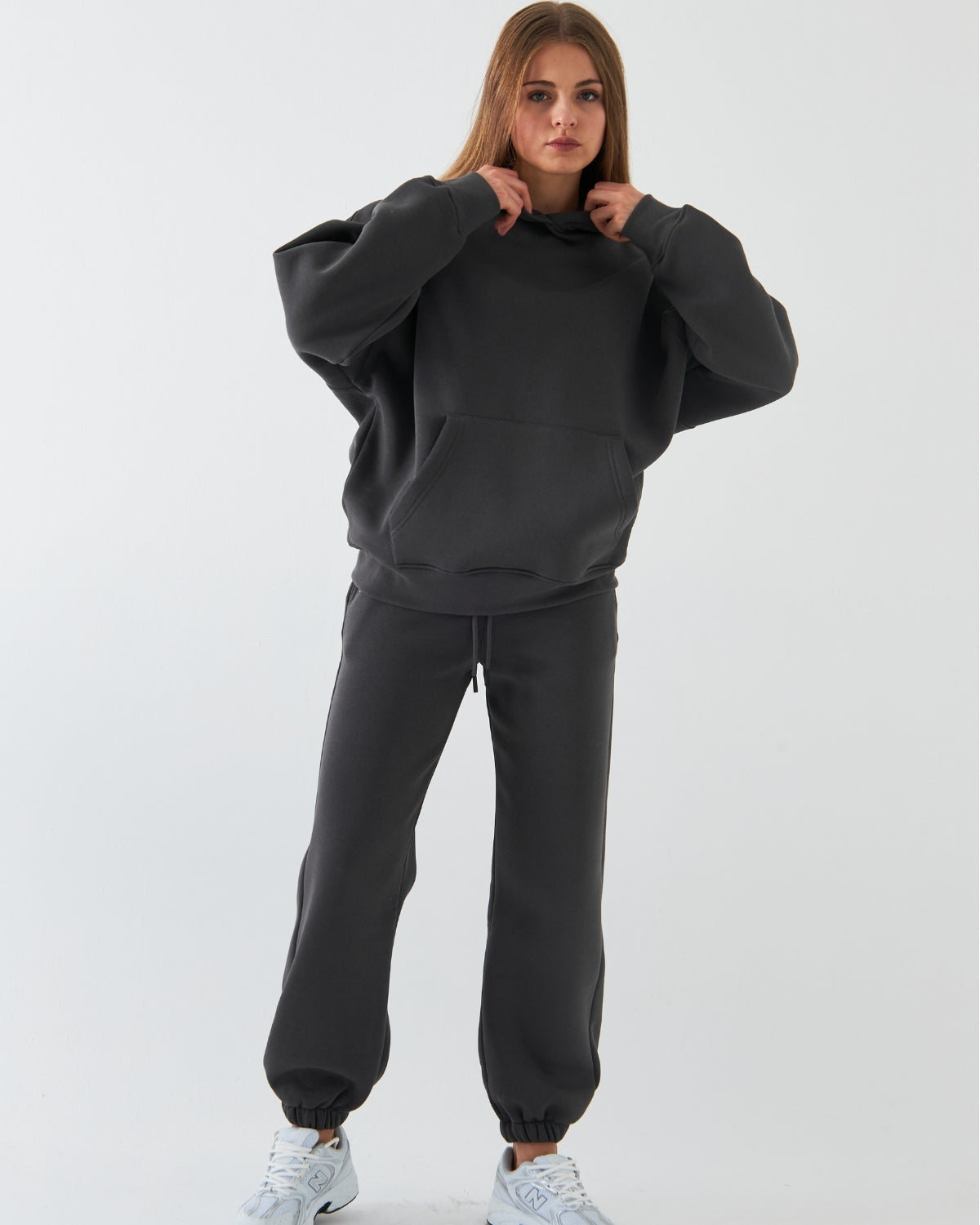 Oversize Unisex Eşofman Takımı Füme – Basic, 3 İplik Şardonlu Polar; Kapüşonlu Üst, Lastikli Alt