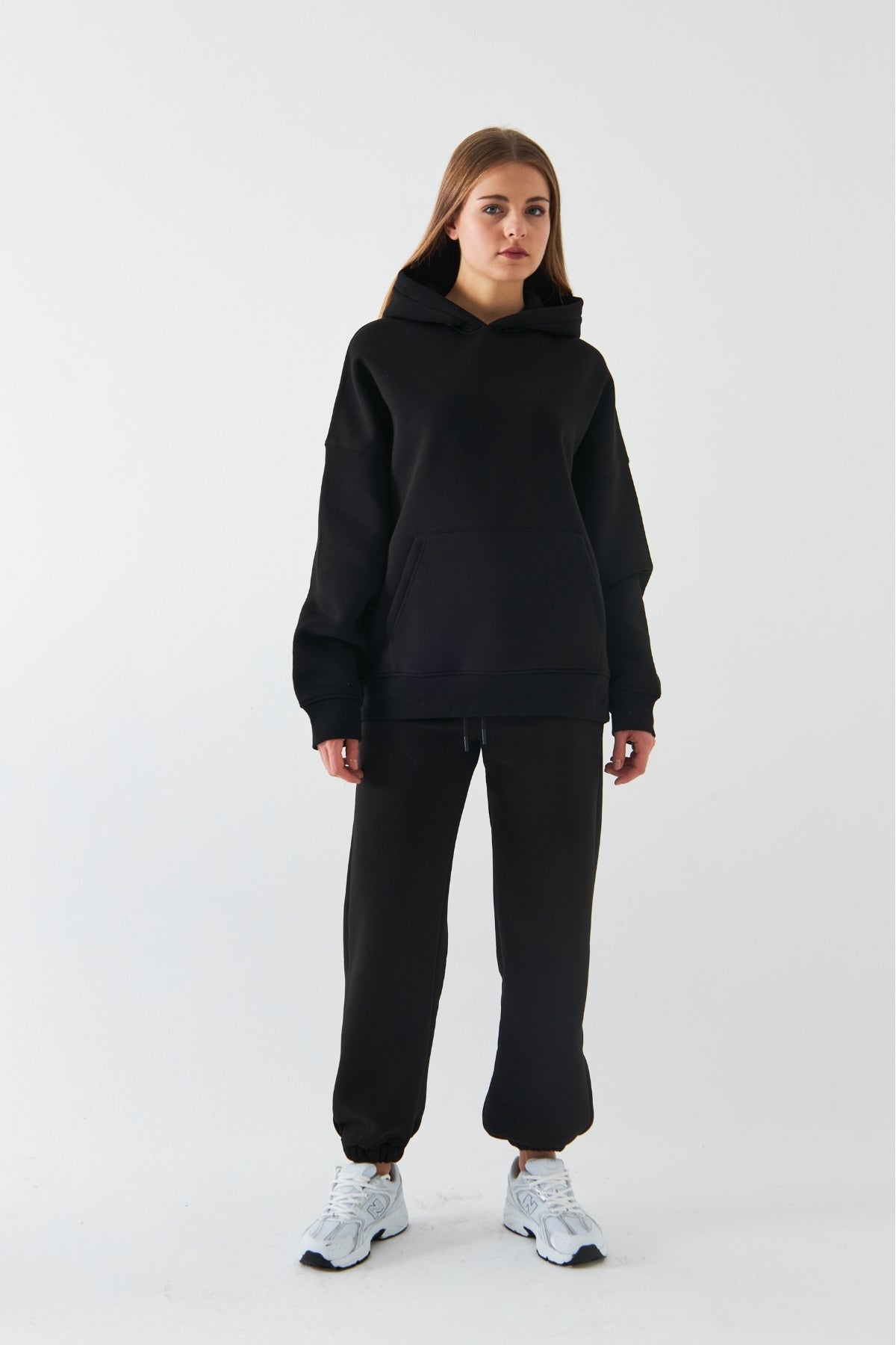 Oversize Unisex Eşofman Takımı Siyah – Basic, 3 İplik Şardonlu Polar; Kapüşonlu Üst, Lastikli Alt