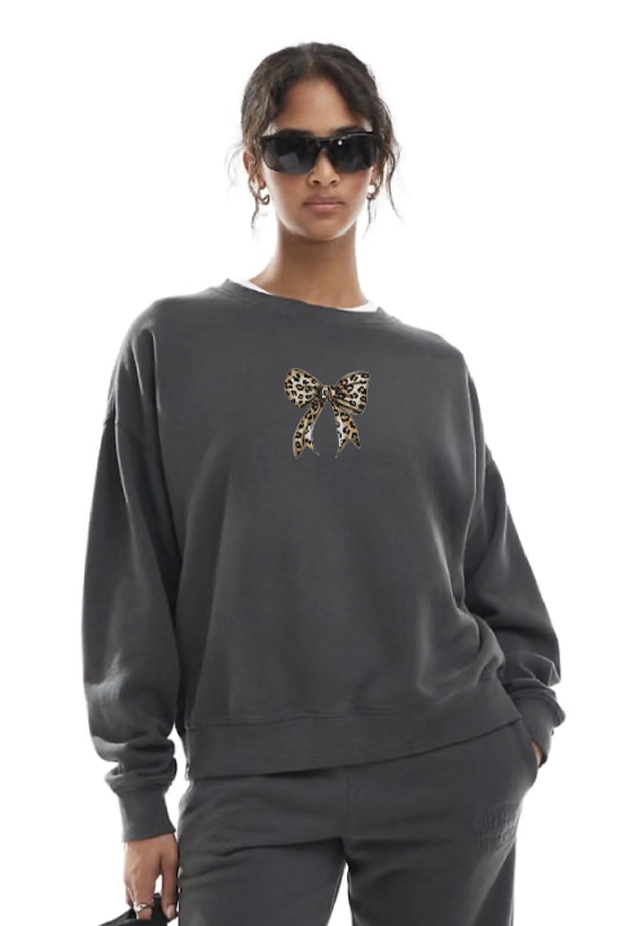 Kadın Oversize Sweatshirt Leo Kurdele Baskılı Füme – Bisiklet Yaka, 3 İplik Şardonlu Polar