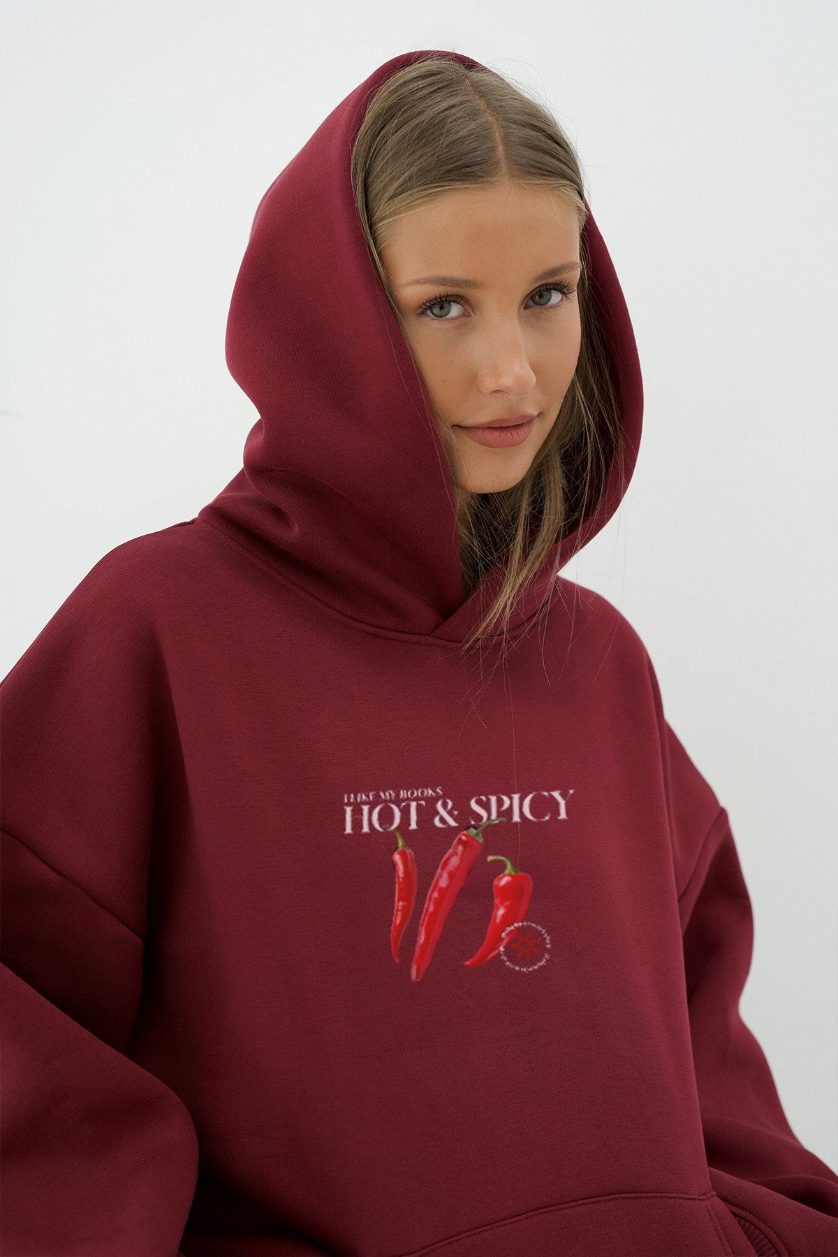 Kadın Oversize Sweatshirt Hoodie Hot & Spicy Baskılı Bordo – Kapüşonlu, 3 İplik Şardonlu Polar