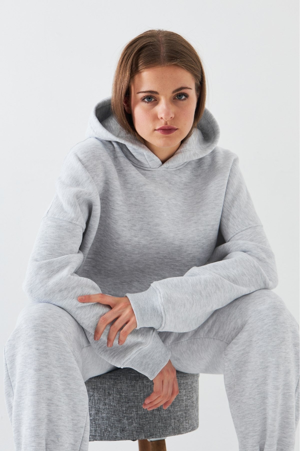 Oversize Unisex Sweatshirt Hoodie Gri – Kapüşonlu, 3 İplik Şardonlu Polar, Kanguru Cepli, Basic