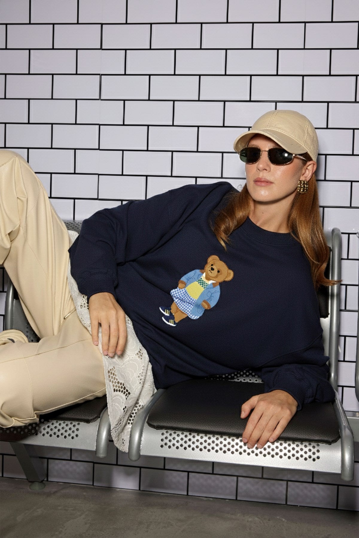 Kadın Oversize Sweatshirt Preppy Girl Bear Baskılı Lacivert – Bisiklet Yaka, 3 İplik Şardonlu Polar