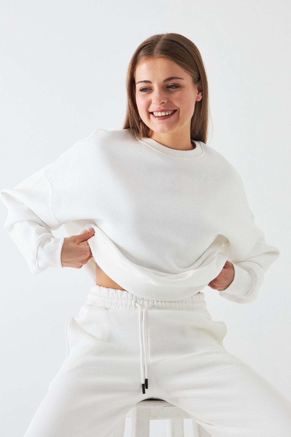 Unisex Oversize Sweatshirt Basic Beyaz – Bisiklet Yaka, 3 İplik Şardonlu Polar
