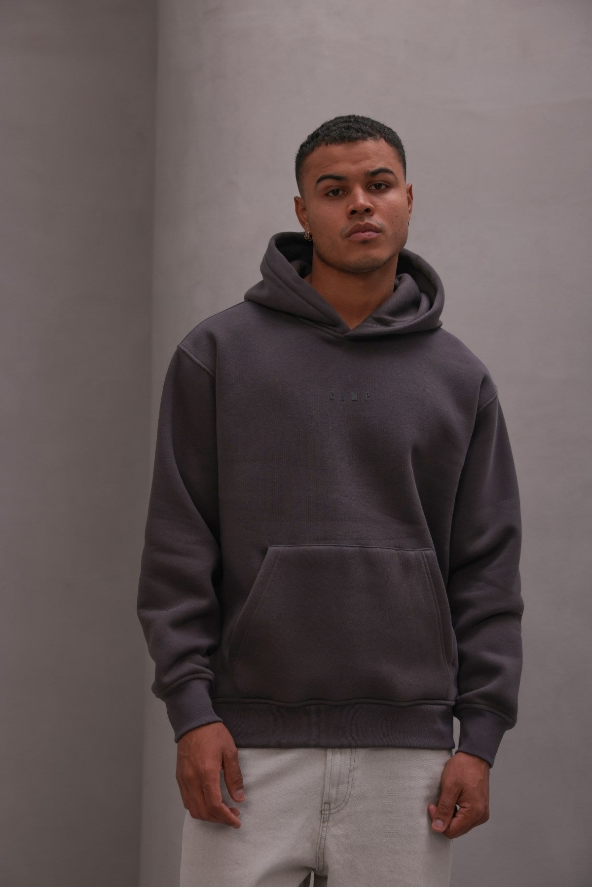 Erkek Oversize Sweatshirt Hoodie CHMP Yazlı Baskılı Füme – Kapüşonlu, 3 İplik Polar, Kanguru Cepli