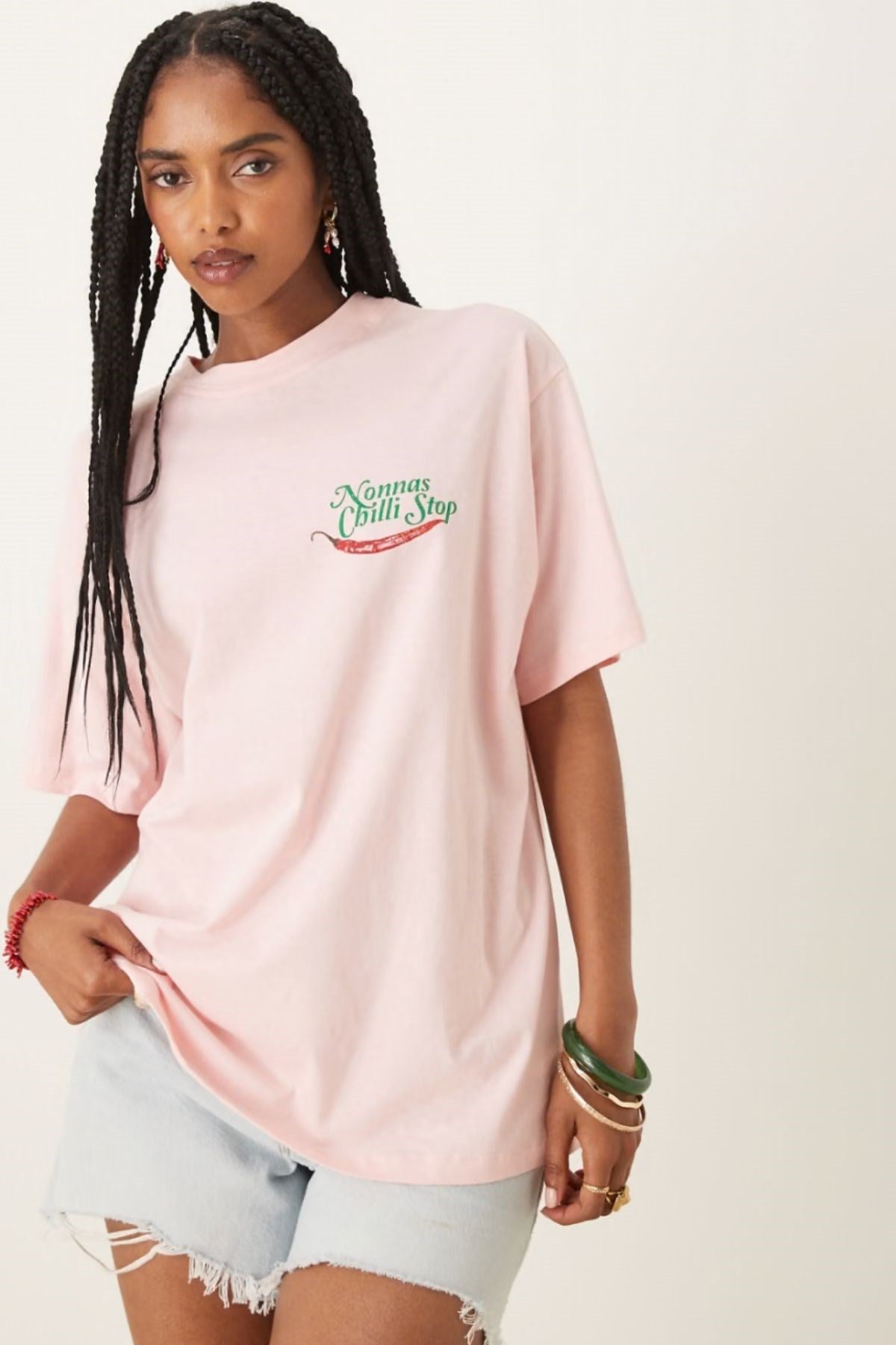 Pembe Oversize Kadın Tişört – Nonna’s Chilli Stop Baskılı Yazlık Rahat Model