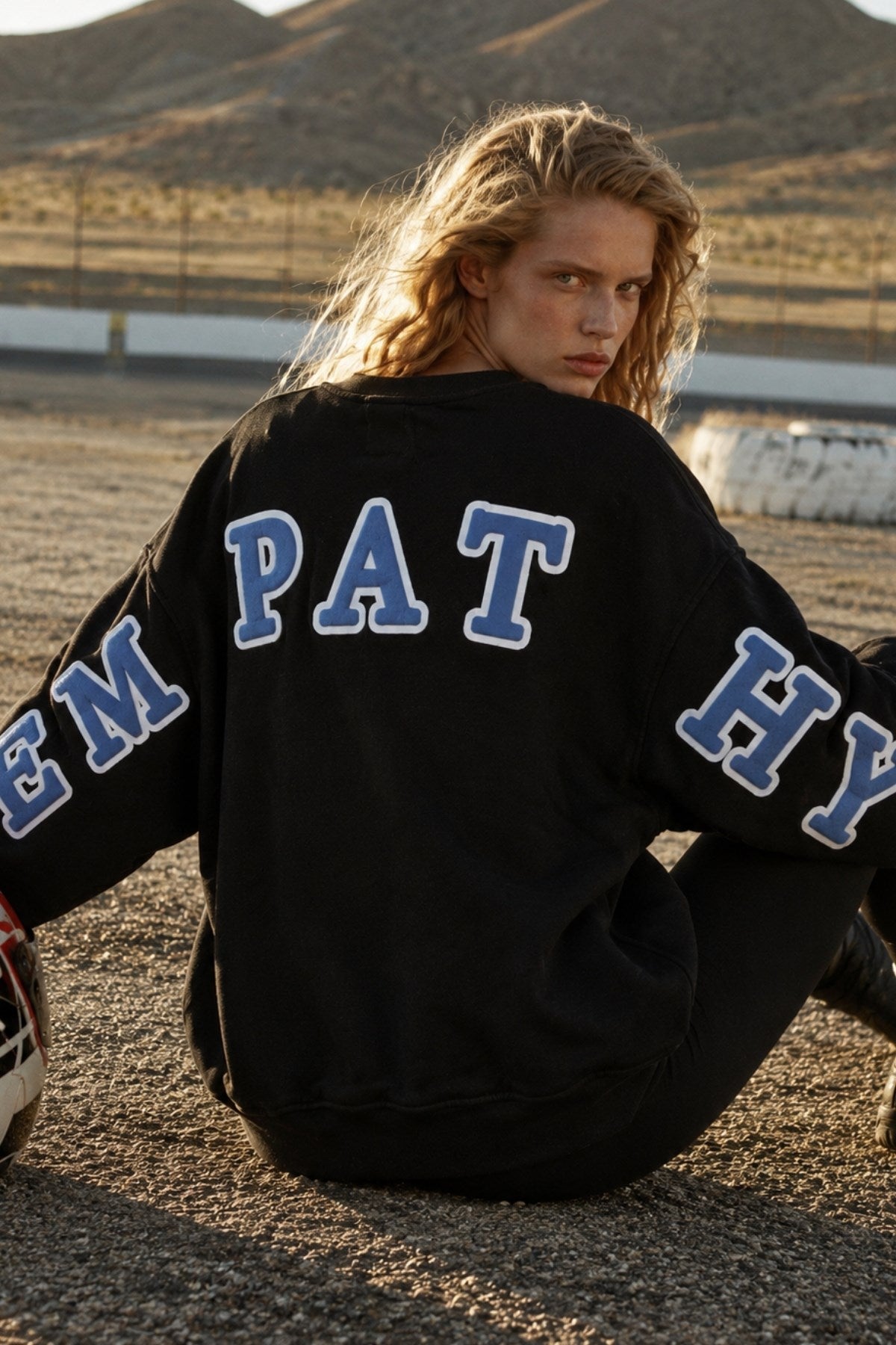 Kadın Oversize Sweatshirt Empathy 3D Baskılı Siyah – Bisiklet Yaka, 3 İplik Şardonlu Polar