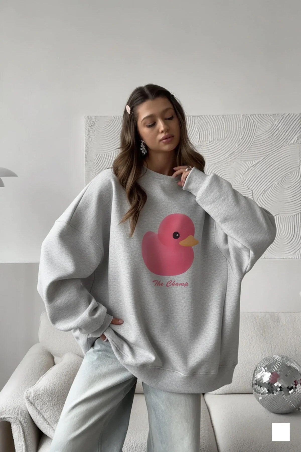 Kadın Gri Melanj Bisiklet Yaka Sweatshirt Elbise– Pembe Ördek Baskılı 3 İplik Şardonlu Oversize