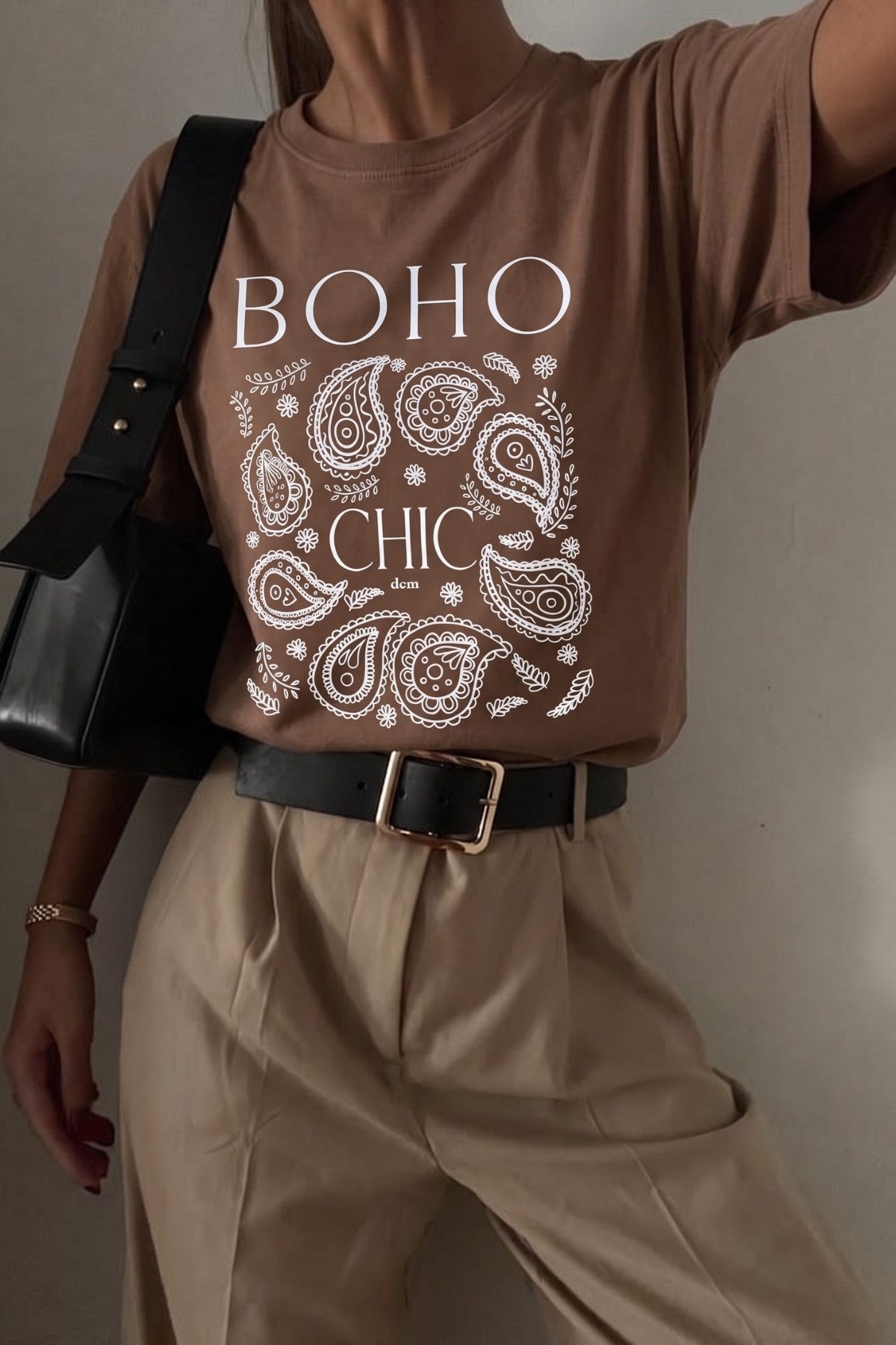 Kadın Oversize Tişört Boho Chic Baskılı Kahverengi – Bisiklet Yaka, Rahat Kalıp, %100 Pamuk