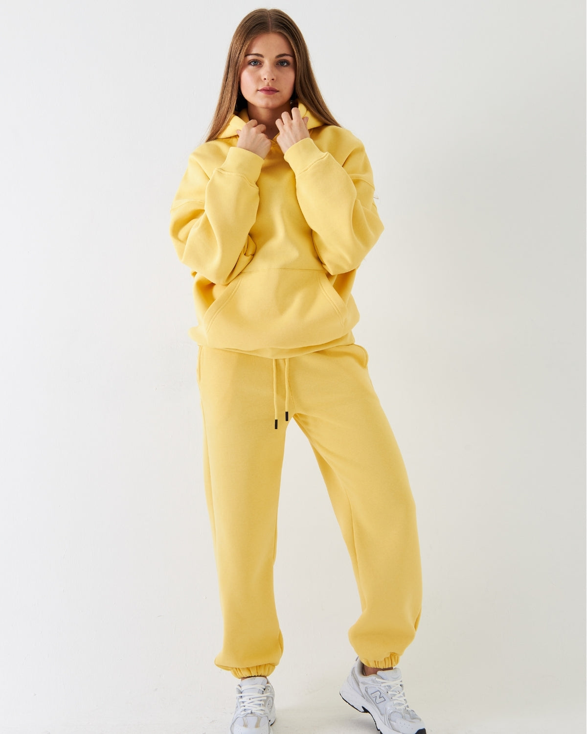 Oversize Unisex Eşofman Takımı Sarı – Basic, 3 İplik Şardonlu Polar; Kapüşonlu Üst, Lastikli Alt